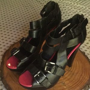 Guess black/pink platforms